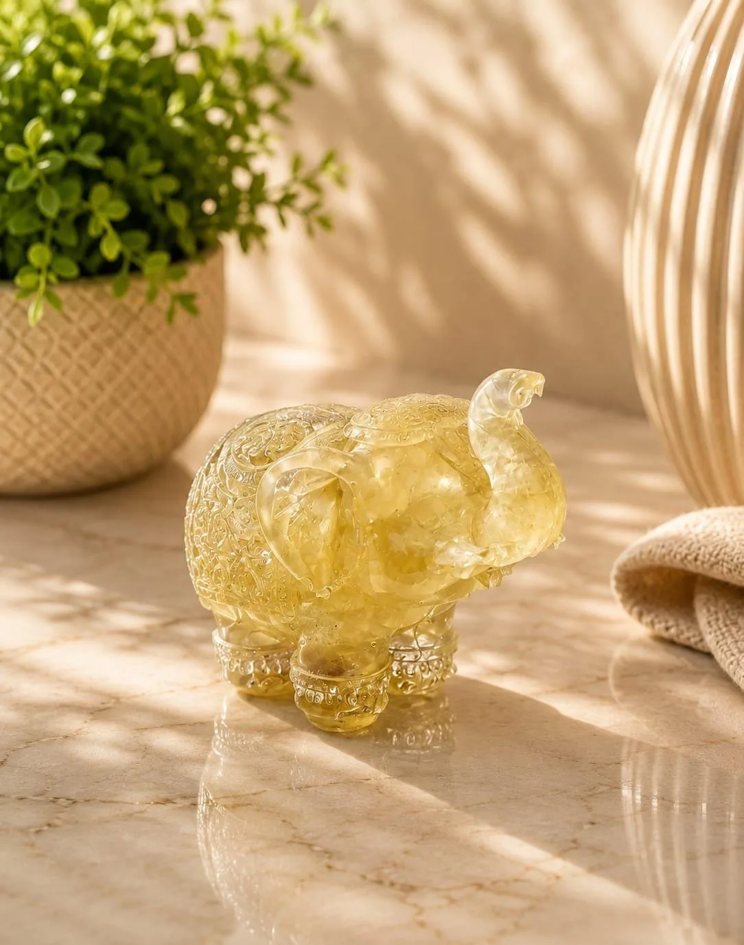 Elefante de Resina con Cuarzo Molido - Amarillo