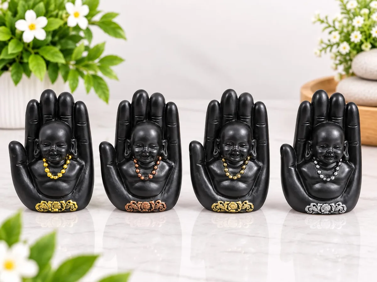 Figura de Buda en Mano Negra con Collar
