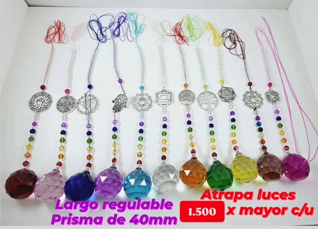 Atrapaluces 7 Chakras Regulable con Medallones Místicos y Esfera Prismática