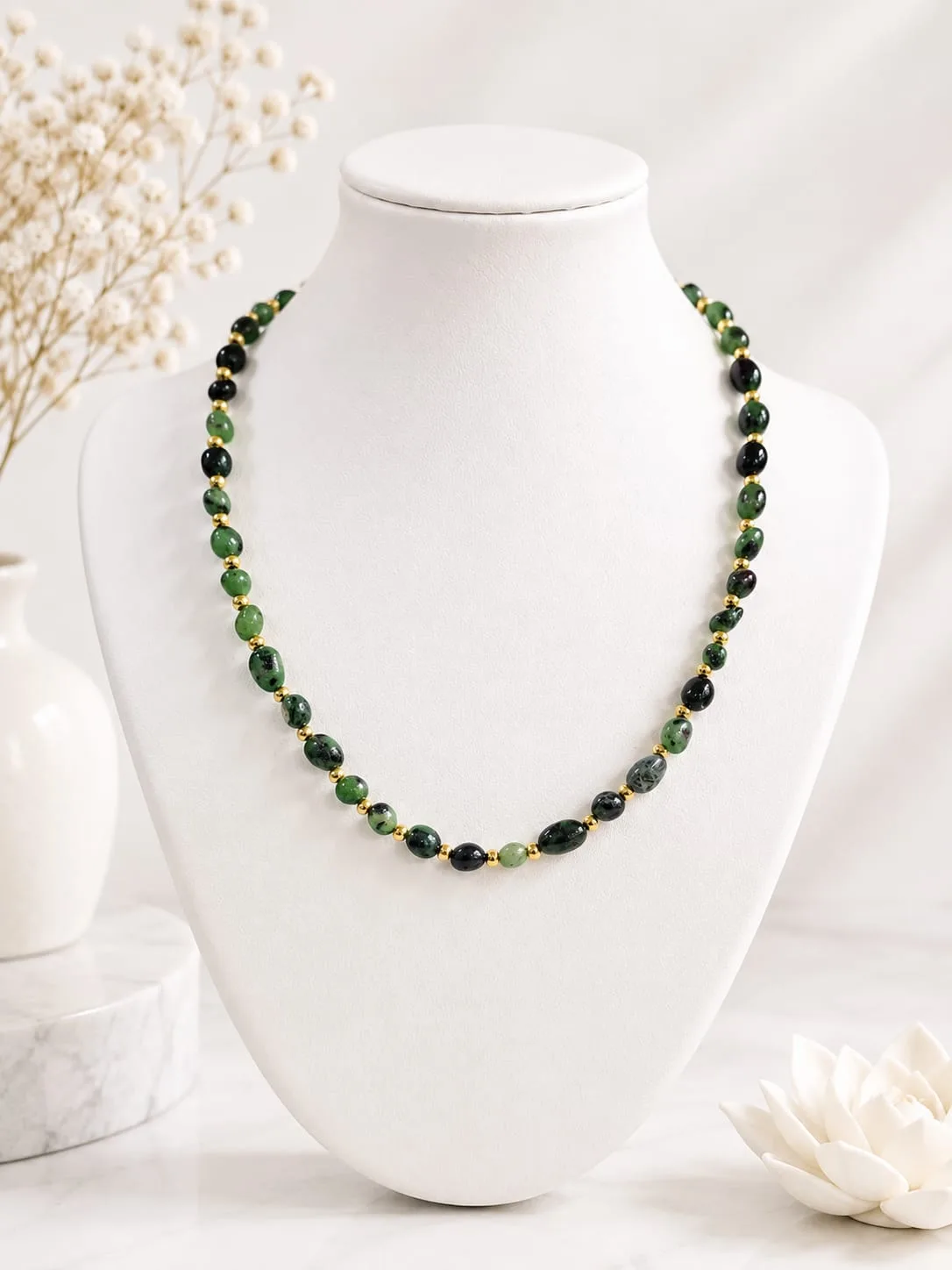 Collar de Jade Verde y Negro en Óvalos