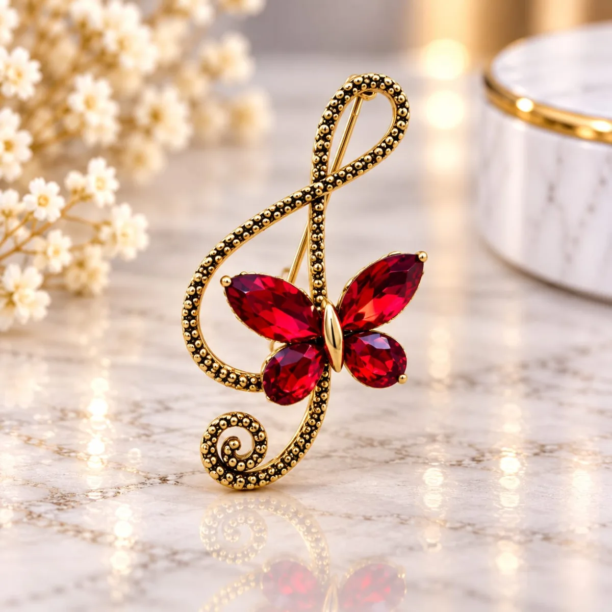 Prendedor de Clave de Sol con Mariposa Roja
