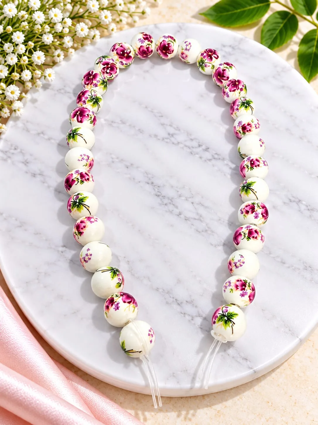 Cuentas de Cerámica con Flores Magenta y Hojas Verdes