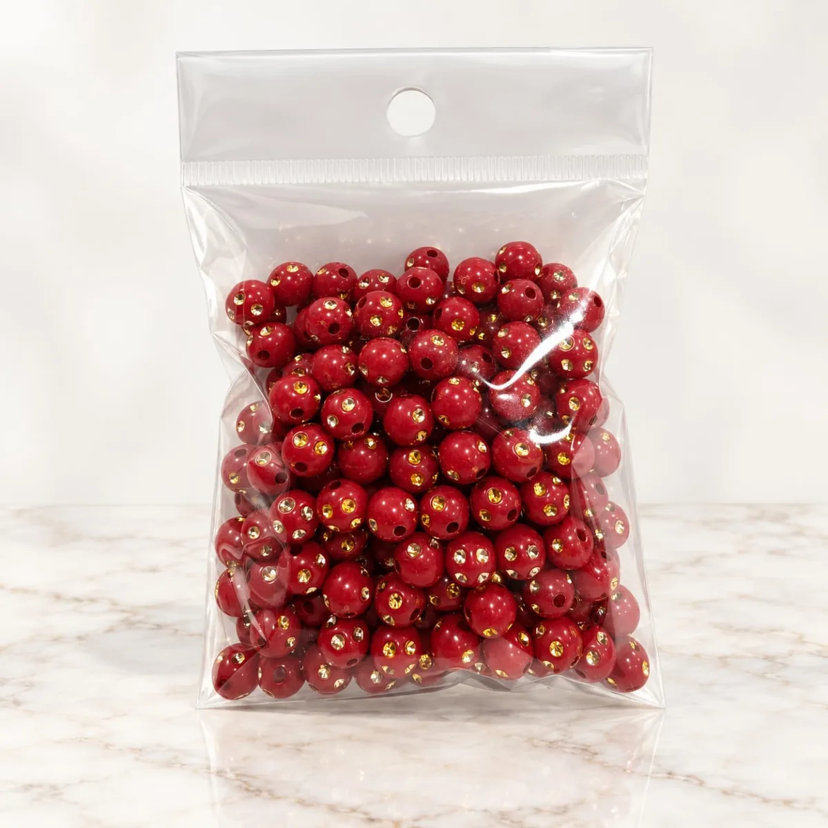 Cuentas Acrílicas Rojo con Estrellas y Puntos Dorados 8 mm
