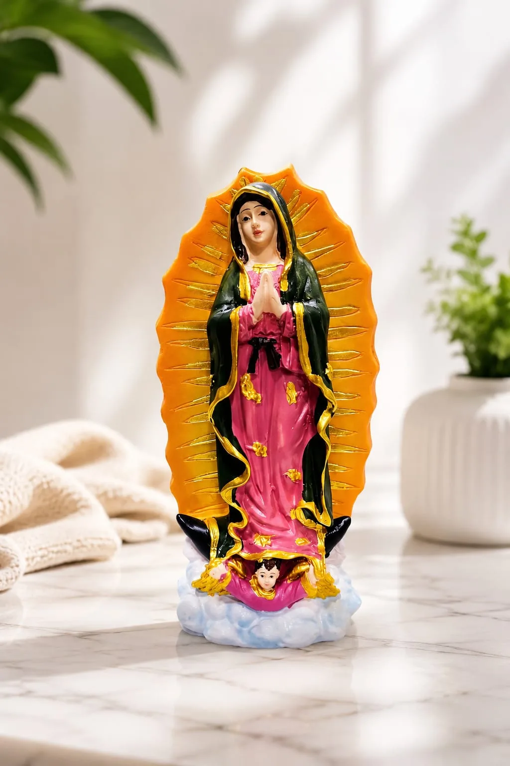 Estatua Virgen de Guadalupe