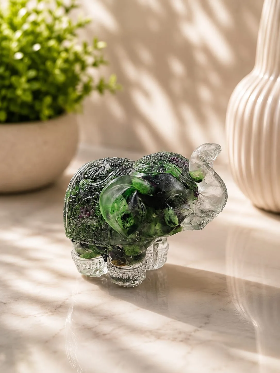 Elefante de Resina con Cuarzo Molido - Verde oscuro
