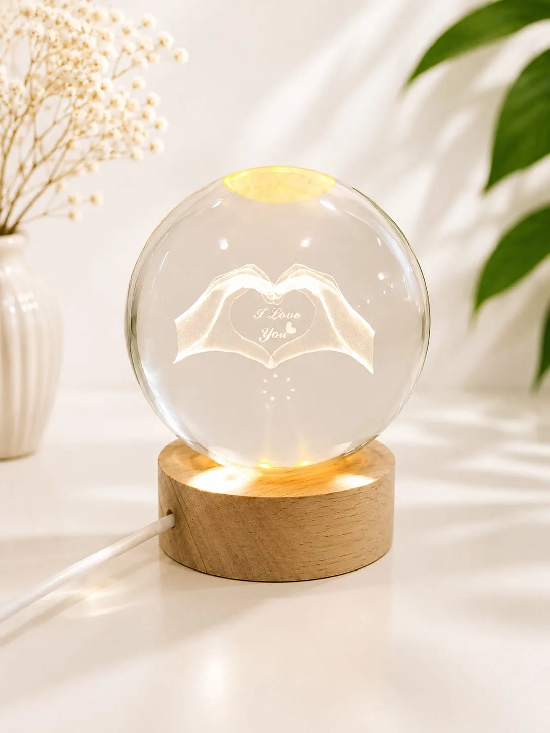 Lampara de Mesa Bola de Cristal Corazon con Base de Madera