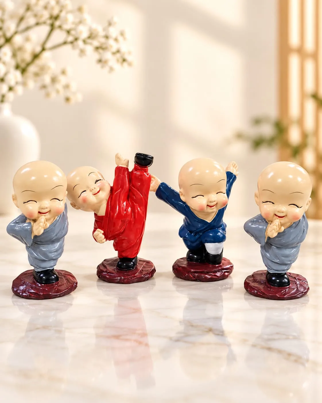 Set de 4 Monjecitos en Posturas Variadas