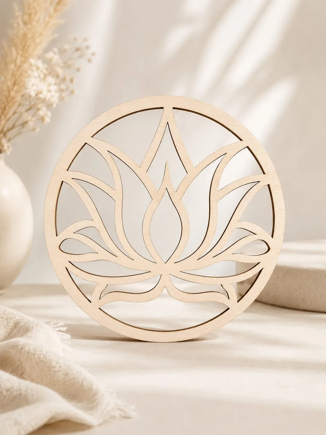 Figura Calada en Madera de Flor de Loto