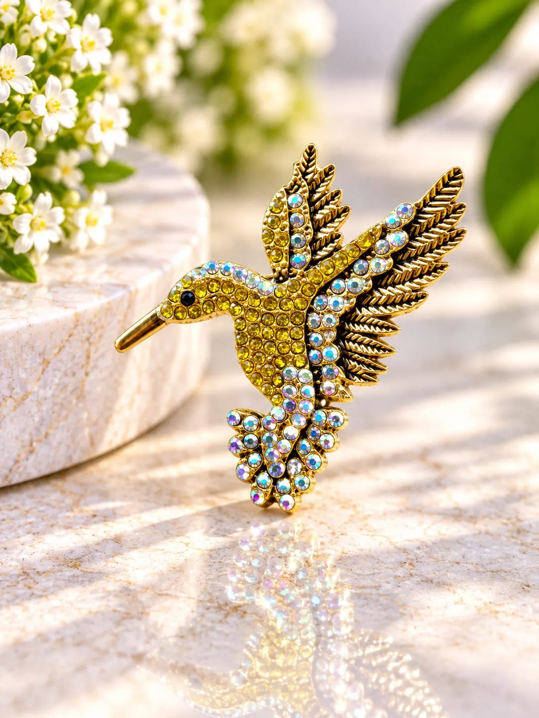 Prendedor de Colibrí con Strass Dorado