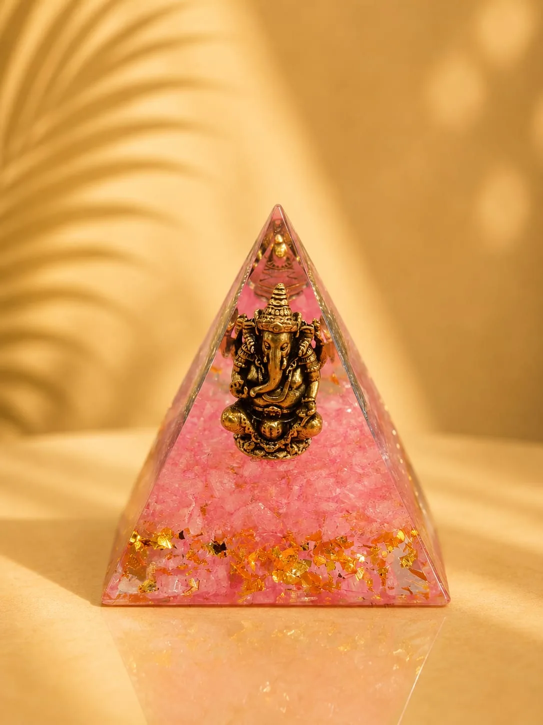Pirámide de Orgonita o Orgón - Ganesha - cuarzo rosa (Ganesha dorado)