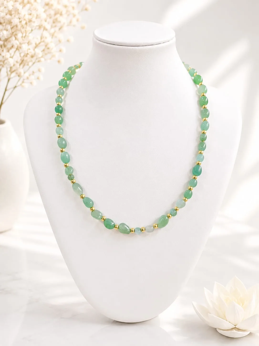 Collar de Aventurina Verde en Trozos Irregulares con Dorado