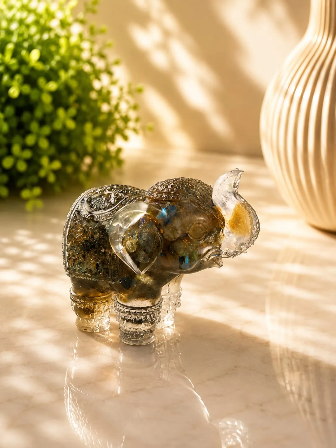Elefante de Resina con Cuarzo Molido - Café dorado