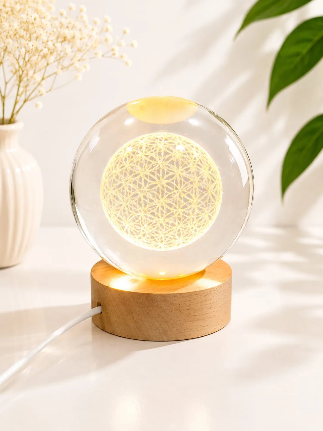 Lampara de Mesa Bola de Cristal Flor de la Vida con Base de Madera