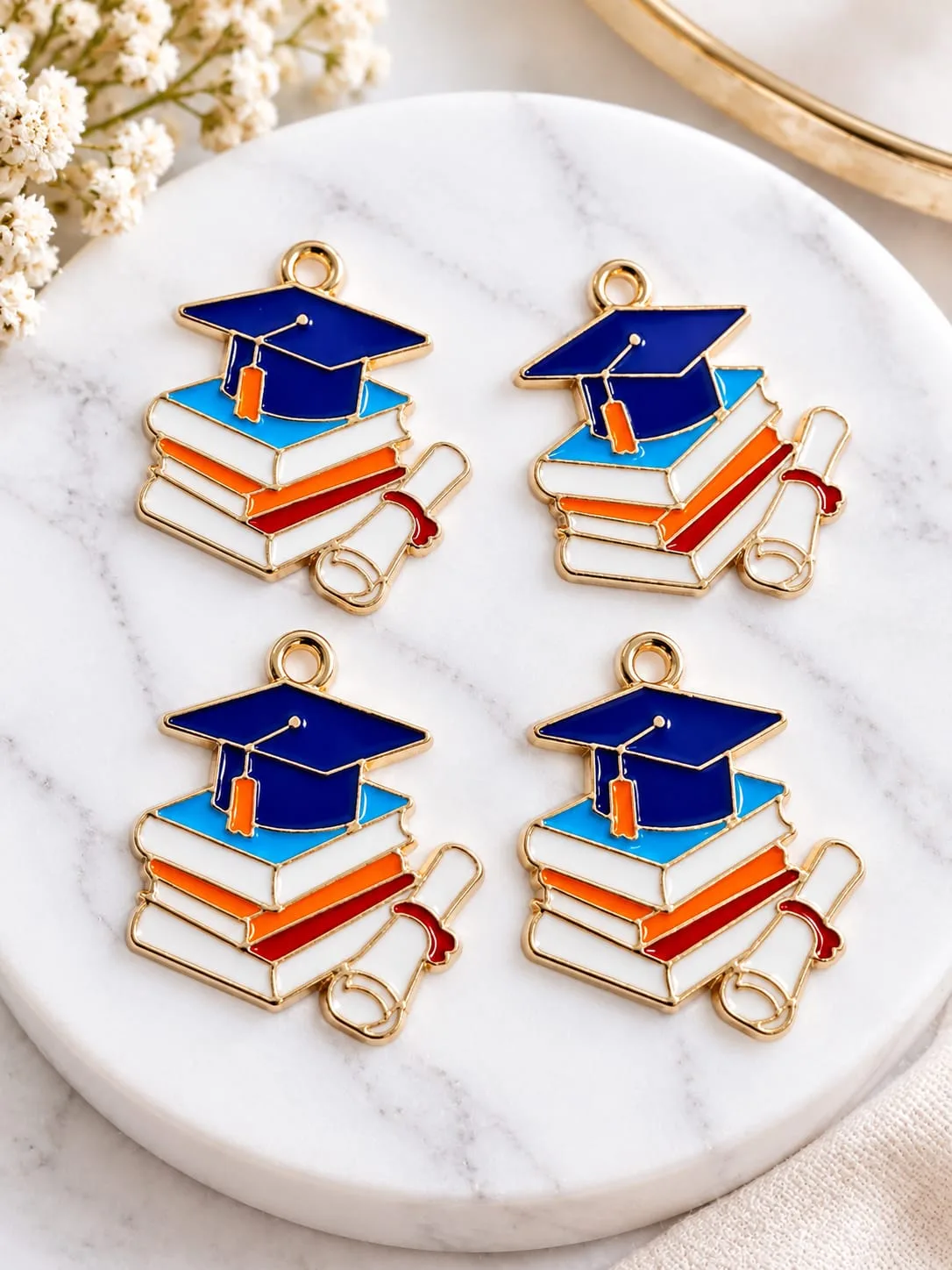 Dijes de Birrete Graduación Azul con Libros y Diploma