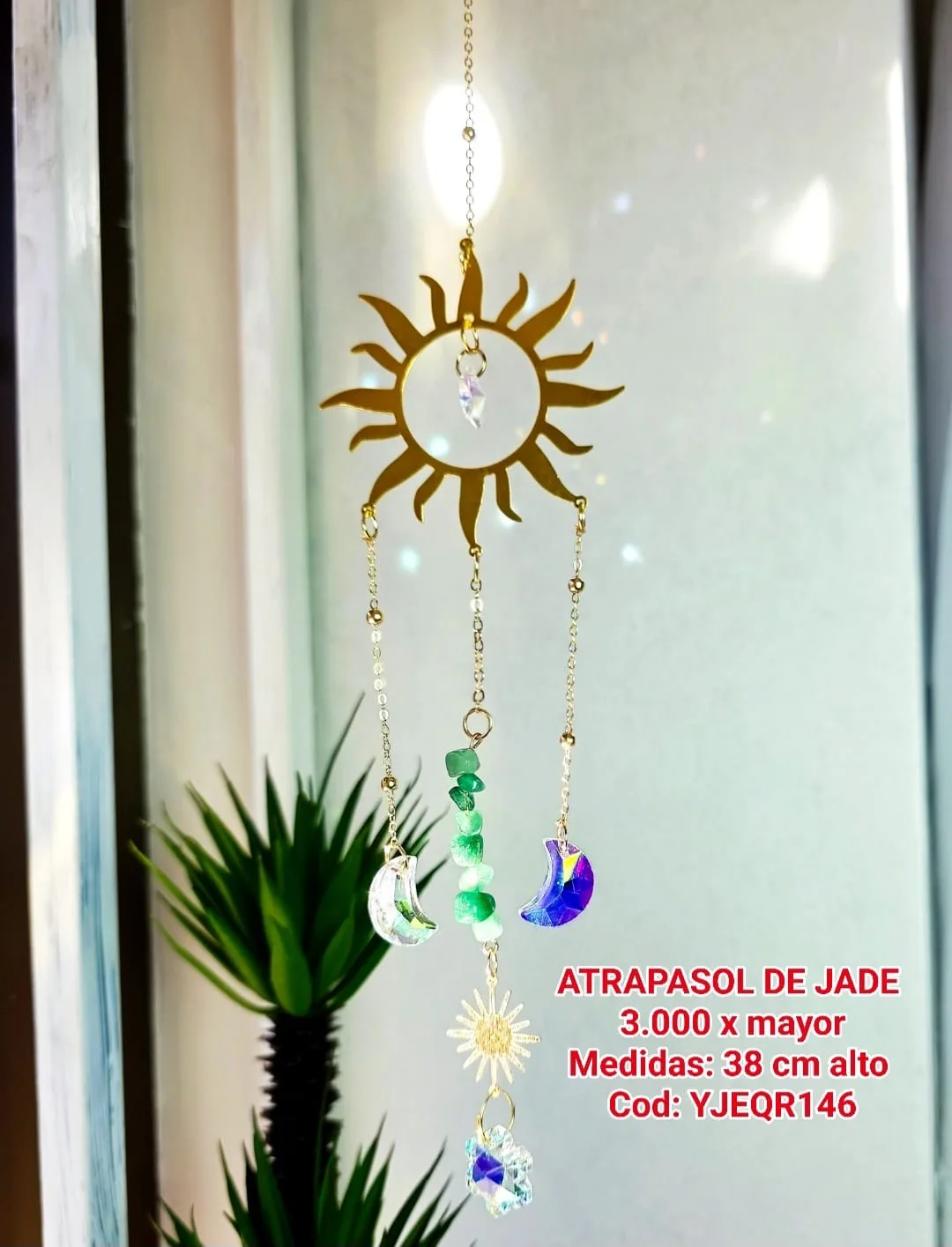Atrapasoles Celestial Sol Radiante con Cuarzo Jade, Lunas y Estrella de Cristal
