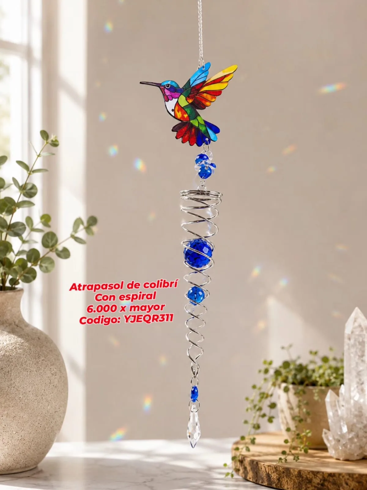 Atrapasoles Colibrí Multicolor Estilo Vitral con Espiral Cinético, Esferas Azules y Lágrima Prismática