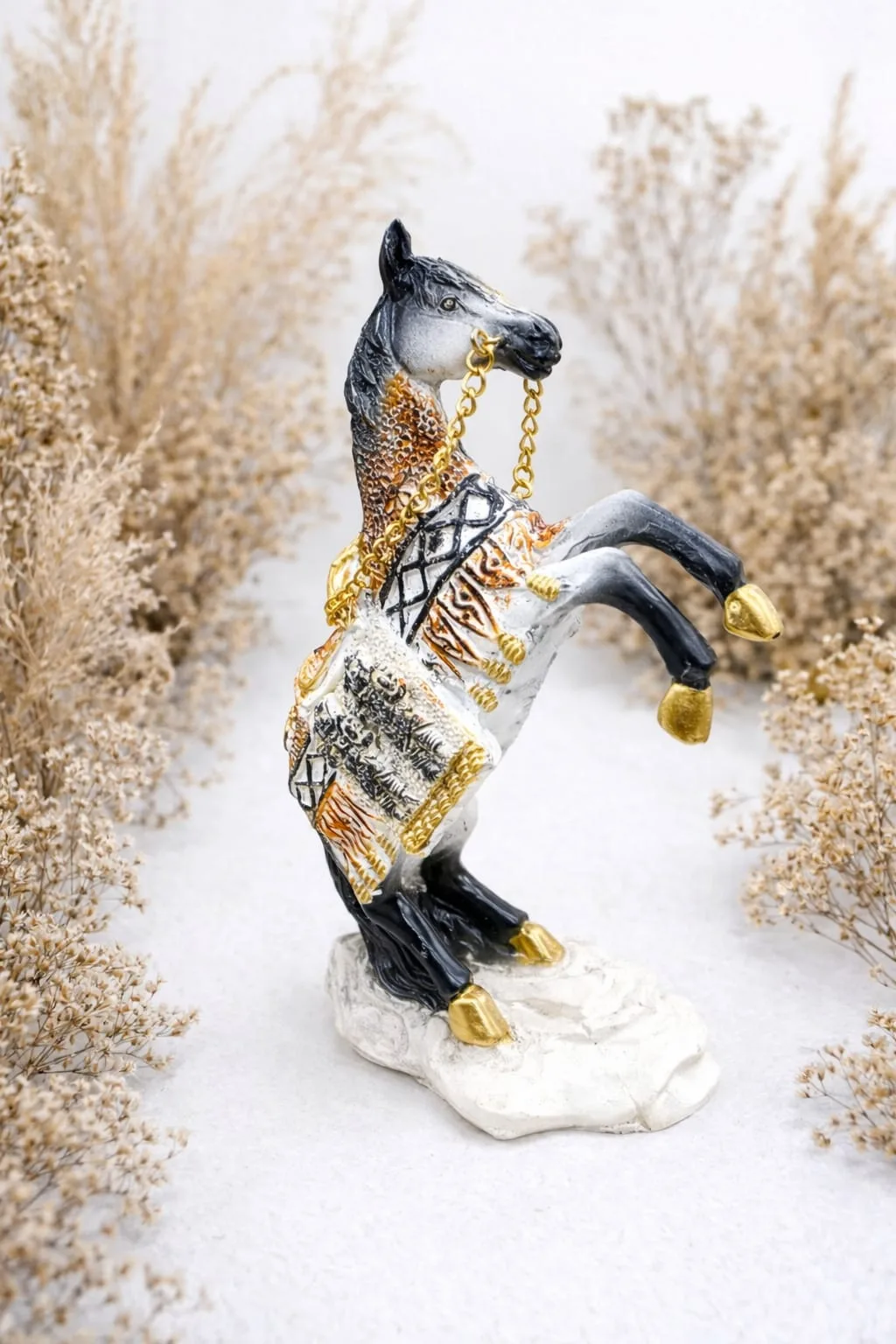 Caballo Decorativo Negro y Dorado (Empinado)
