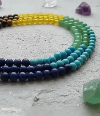 Tira de piedras de 7 chakras con turquesa N°4