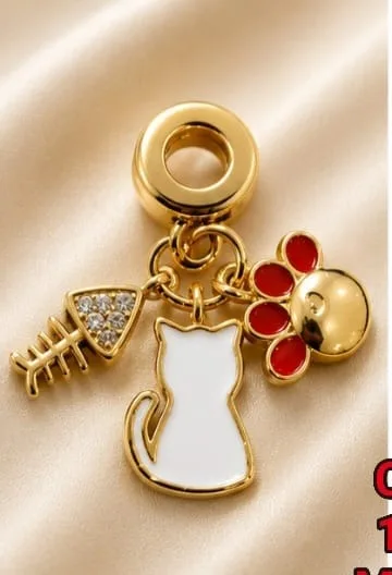 Charm en Rodio - Gato blanco esmaltado, espina de pez y huella de pata roja