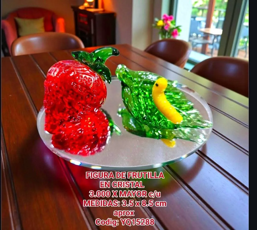 Figura de Frutilla en Cristal