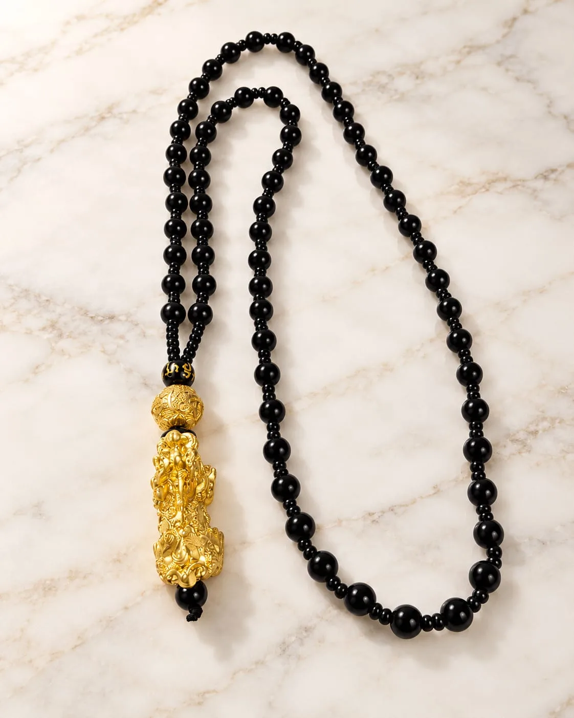 Collar de Ónix con Dije de Pixiu Dorado