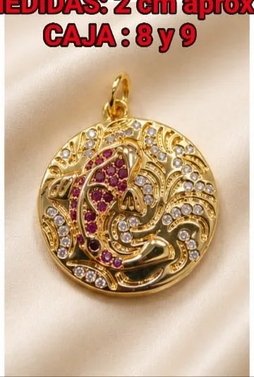Colgante de Rodio - Círculo dorado floral con piedras rojas