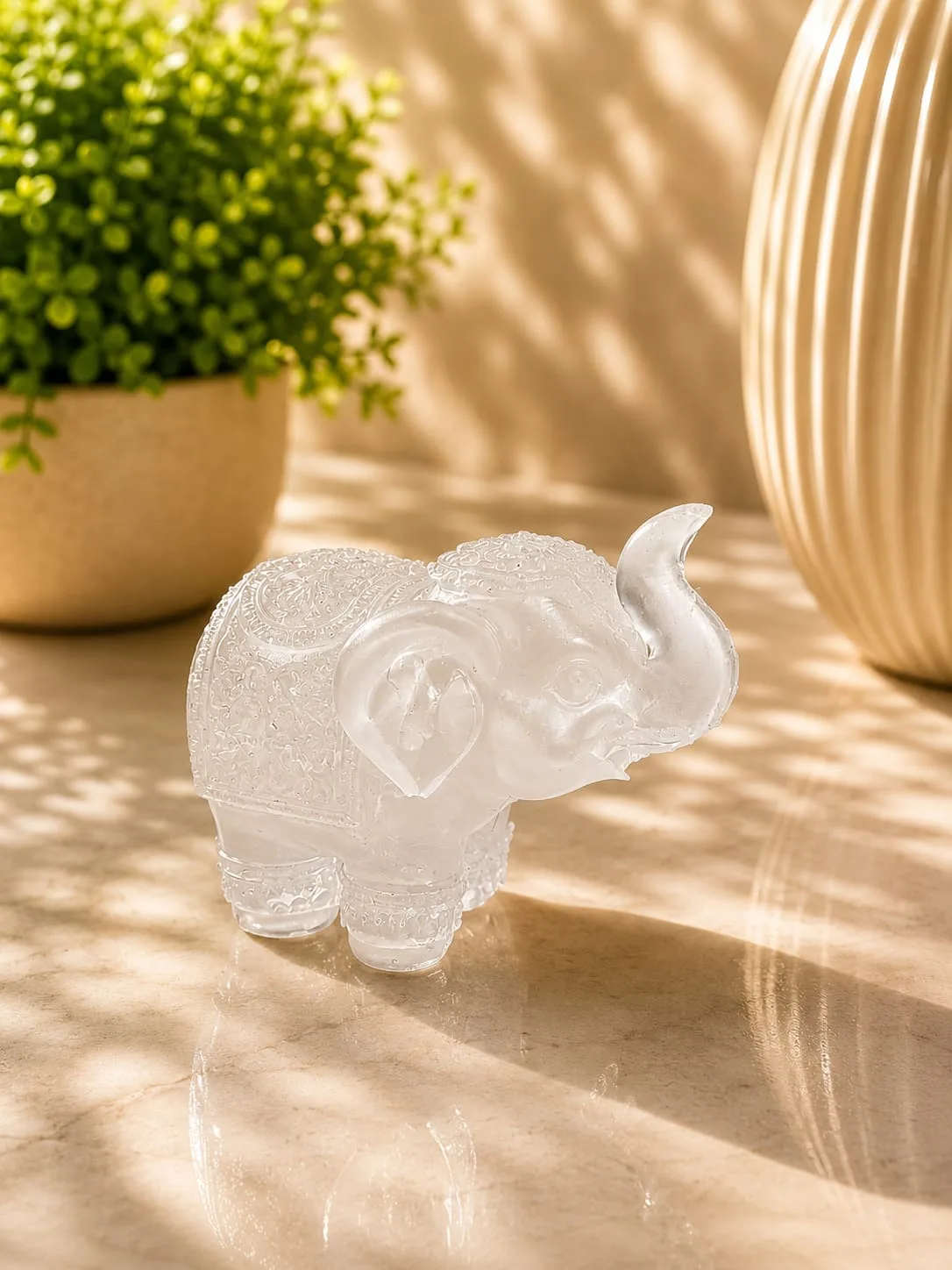Elefante de Resina con Cuarzo Molido - Blanco