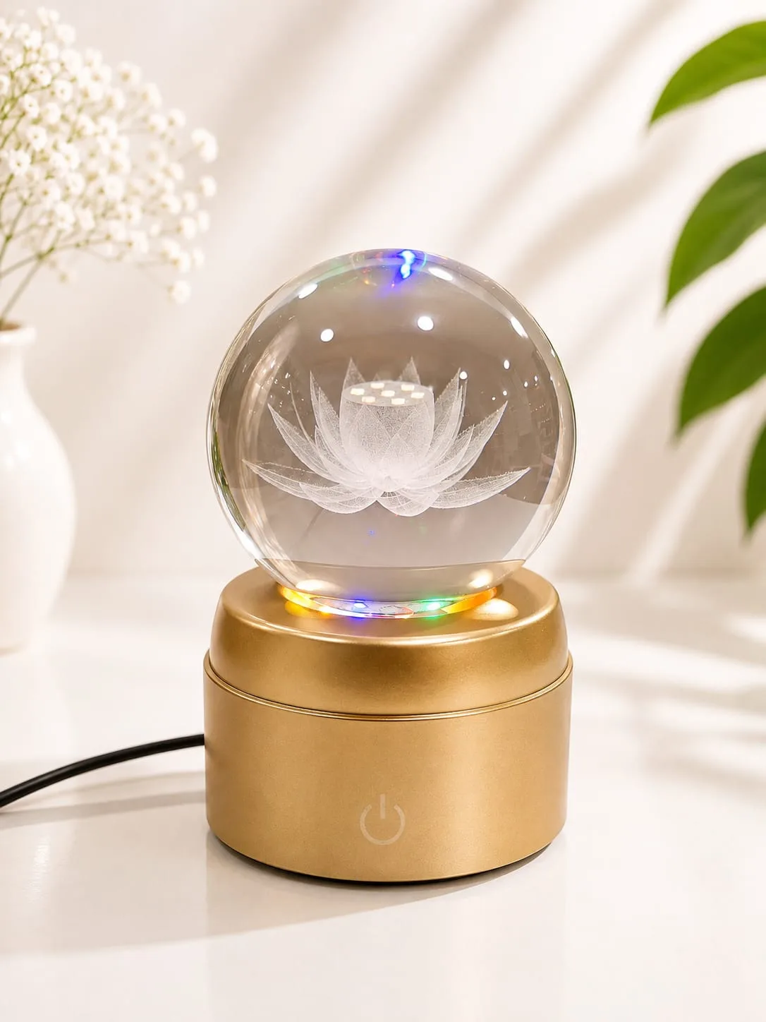 Lampara de Mesa Bola de Cristal Giratorio Flor de Loto con Base Dorada