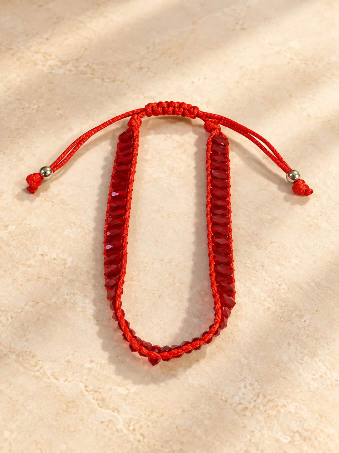 Pulsera de Cristal Rojo Translúcido con Hilo Rojo