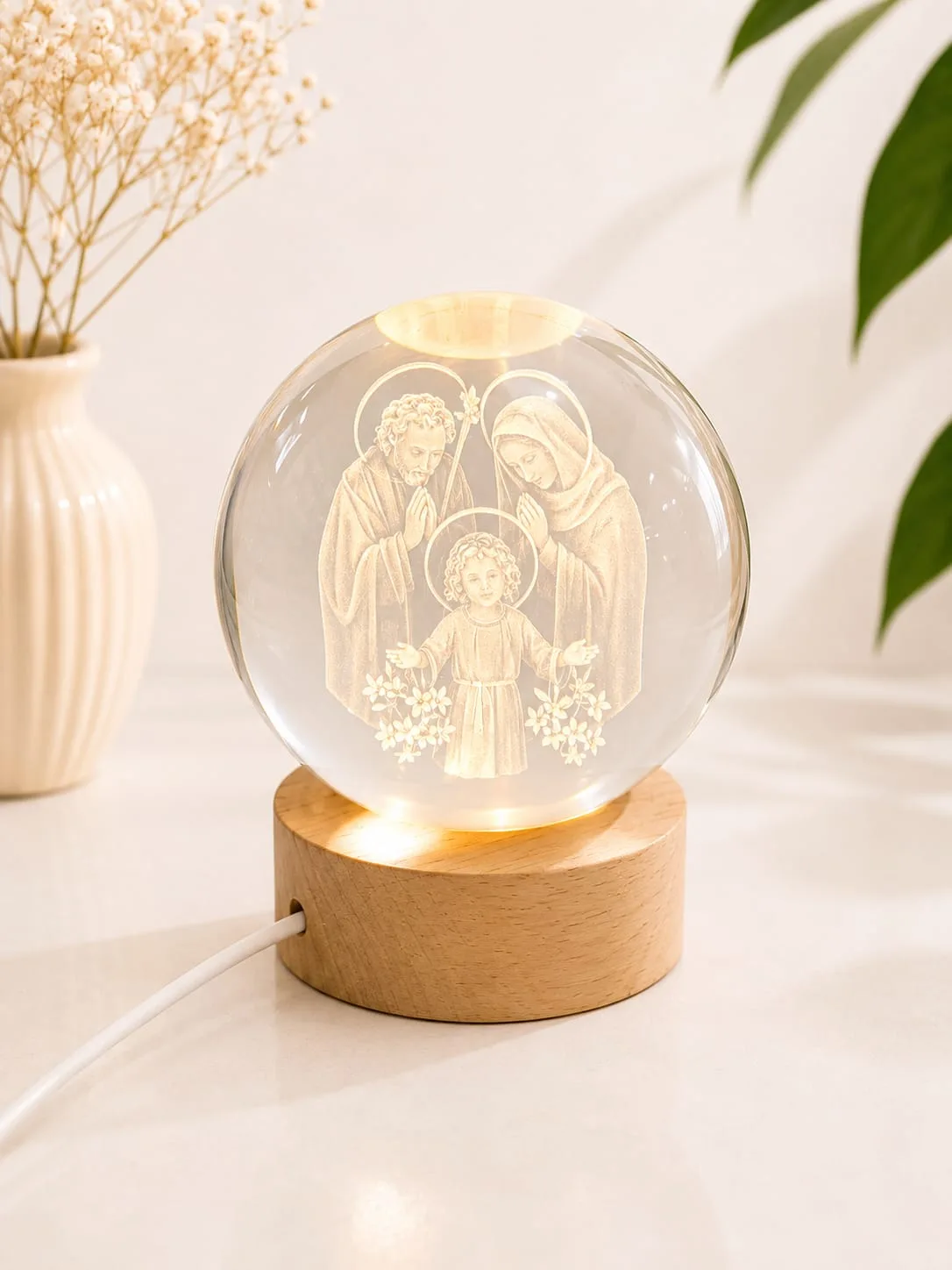 Lampara de Mesa Bola de Cristal Sagrada Familia con Base de Madera
