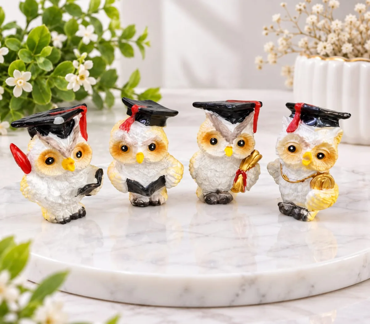 Figura de Búho Graduado Blanco y Dorado
