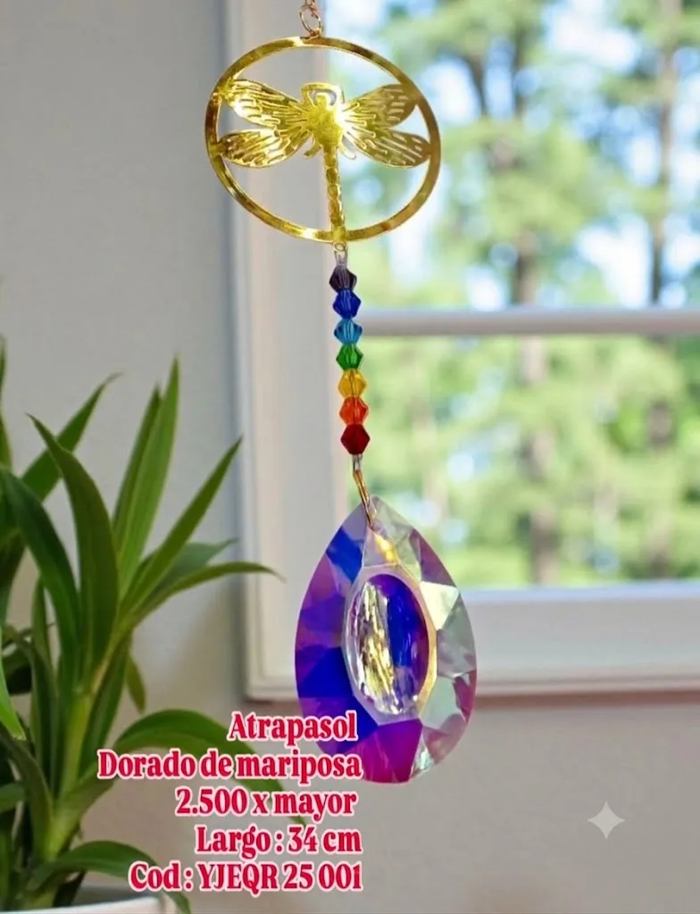 Atrapasoles Medallón Dorado Libélula con Cuentas de 7 Chakras y Lágrima Prismática