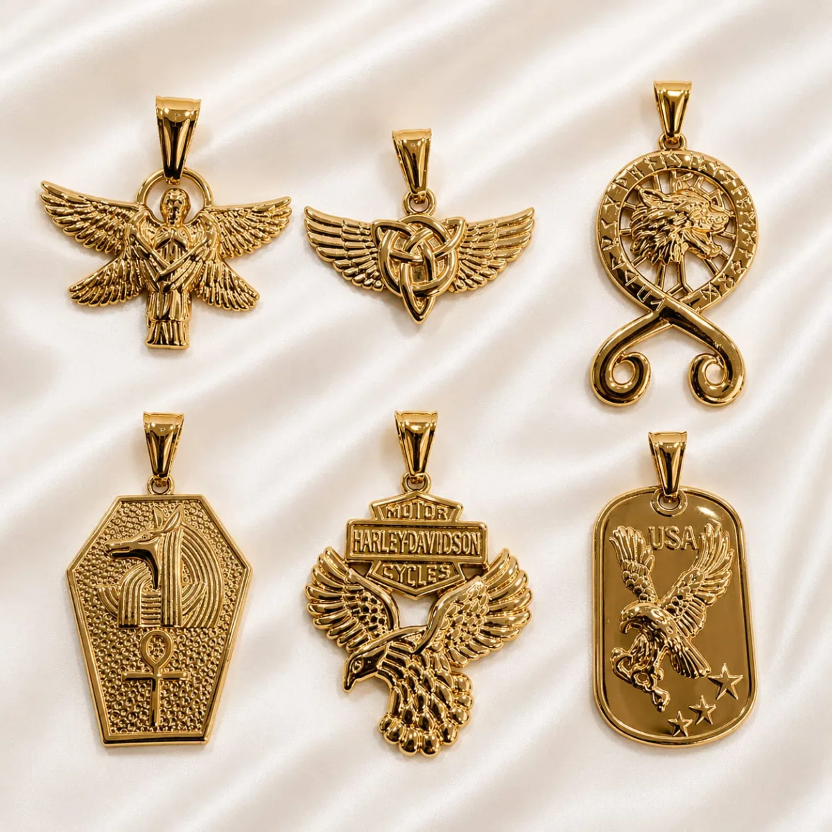 Set de Dijes de Acero Dorado